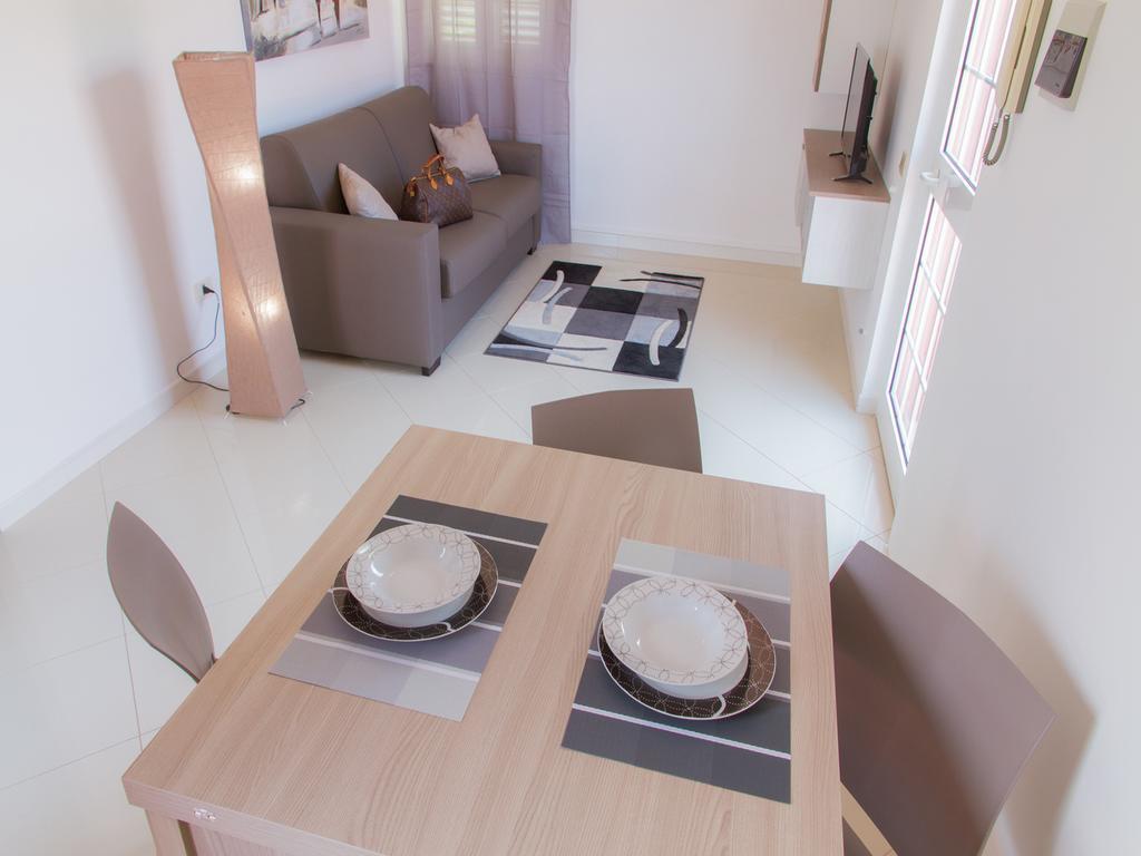 Gelso Bianco Apartments Кампофеличе ди Рокела Екстериор снимка