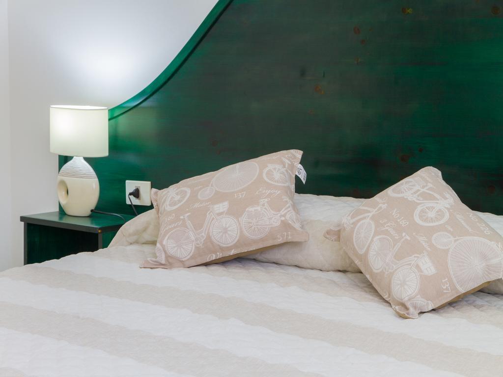Gelso Bianco Apartments Кампофеличе ди Рокела Екстериор снимка
