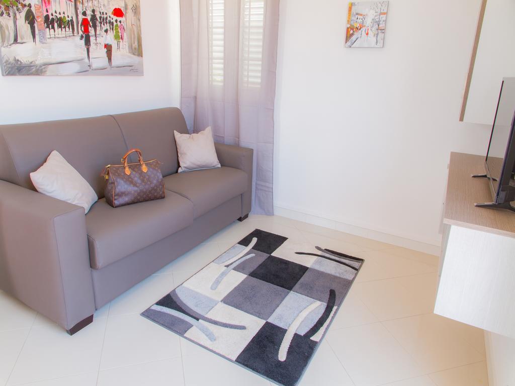 Gelso Bianco Apartments Кампофеличе ди Рокела Екстериор снимка
