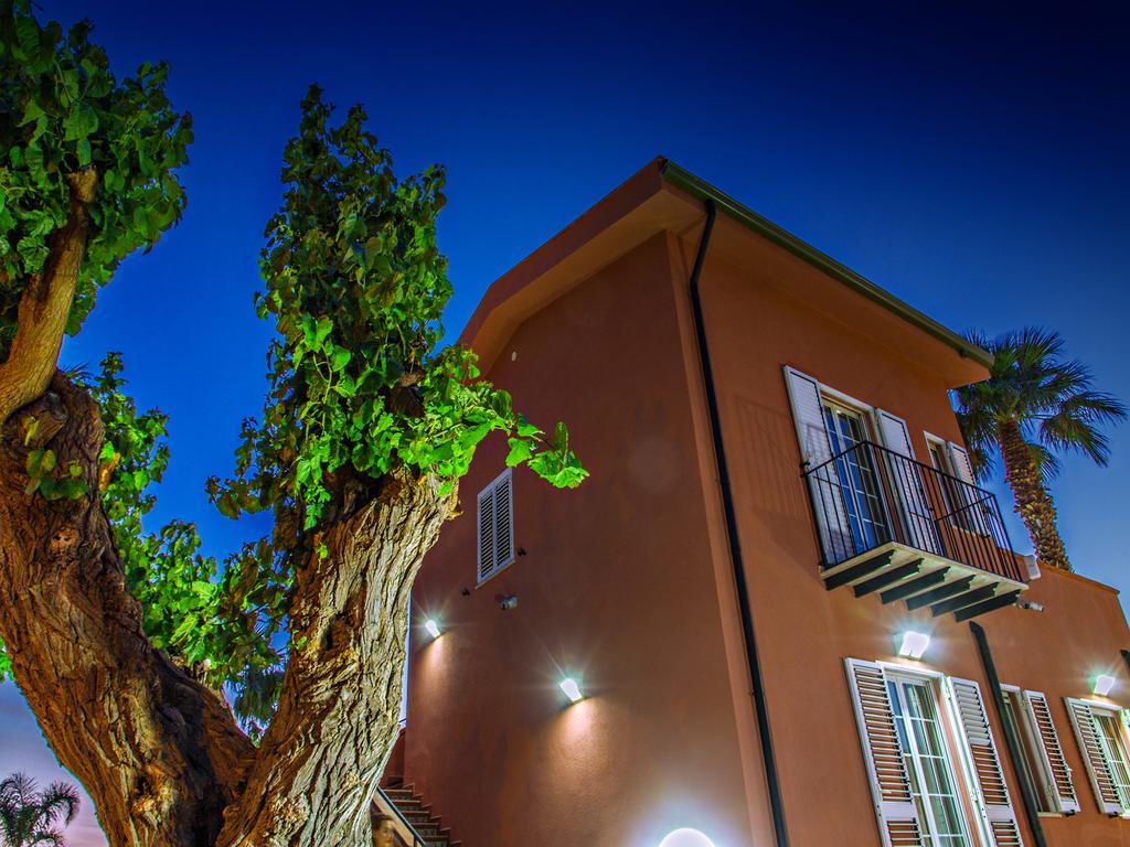 Gelso Bianco Apartments Кампофеличе ди Рокела Екстериор снимка